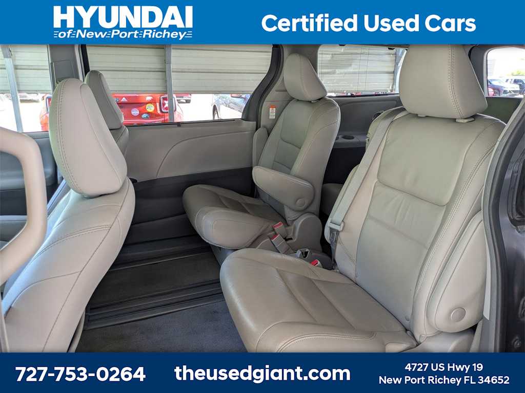 Thumbnail: 2018 Toyota Sienna - 17