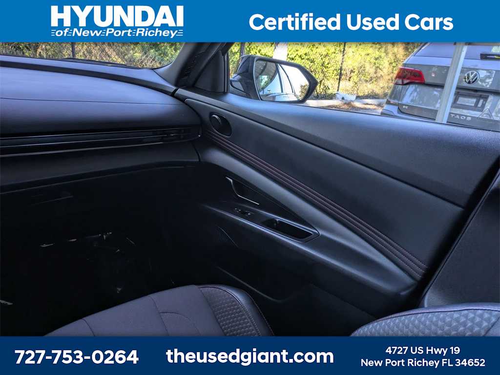 Thumbnail: 2022 Hyundai Elantra - 17