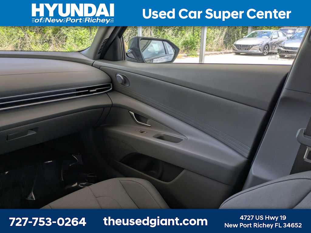 Thumbnail: 2025 Hyundai Elantra - 17