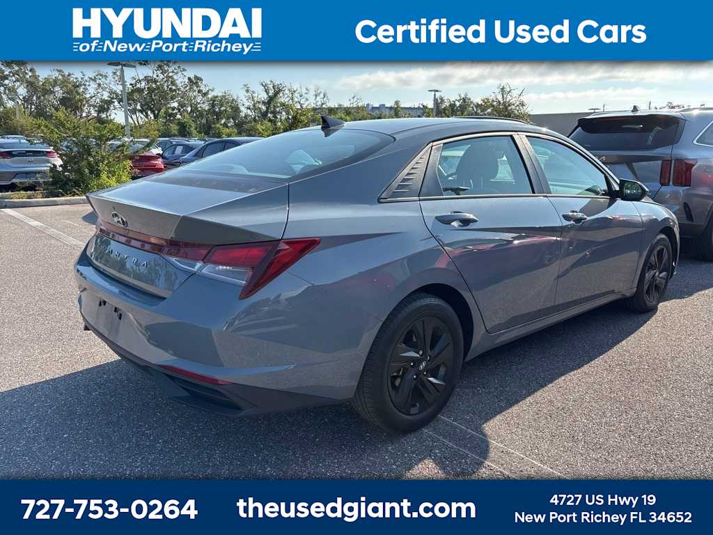 Thumbnail: 2022 Hyundai Elantra - 3