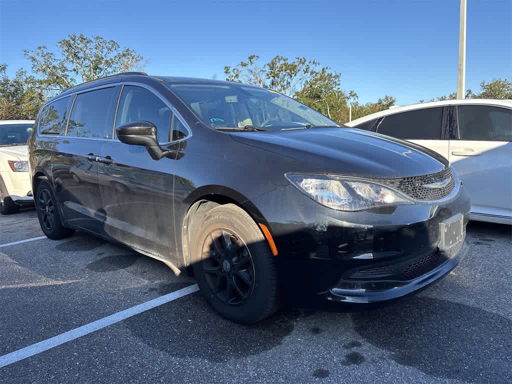 Thumbnail: 2021 Chrysler Voyager - 4