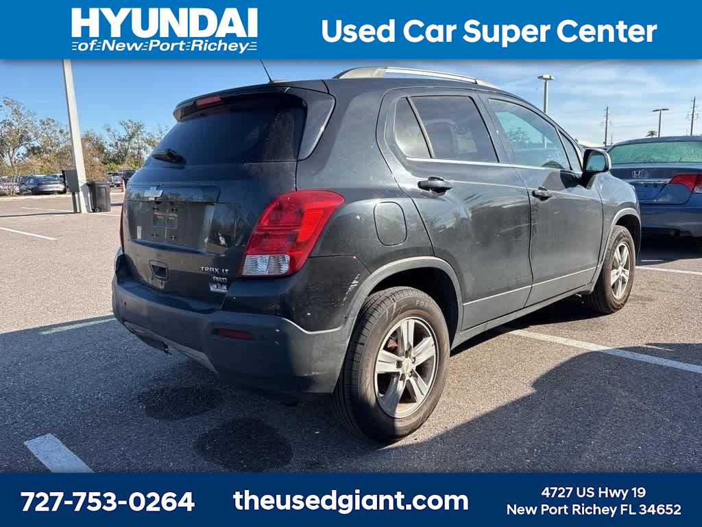 Thumbnail: 2016 Chevrolet Trax - 3