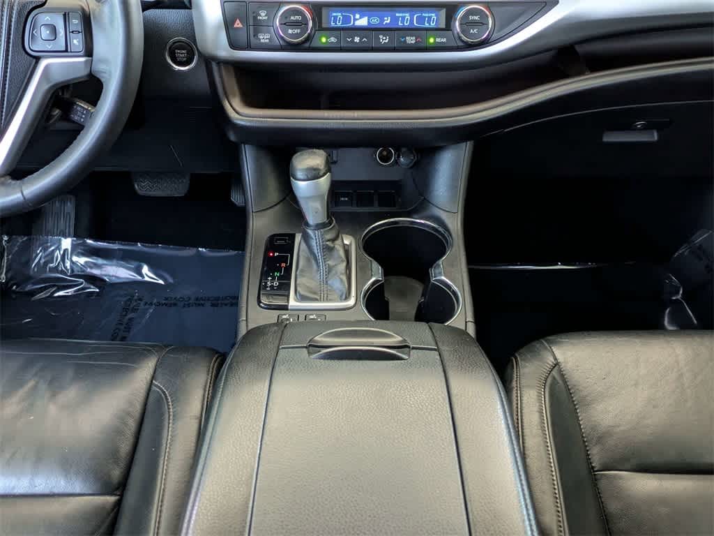 Thumbnail: 2014 Toyota Highlander - 26