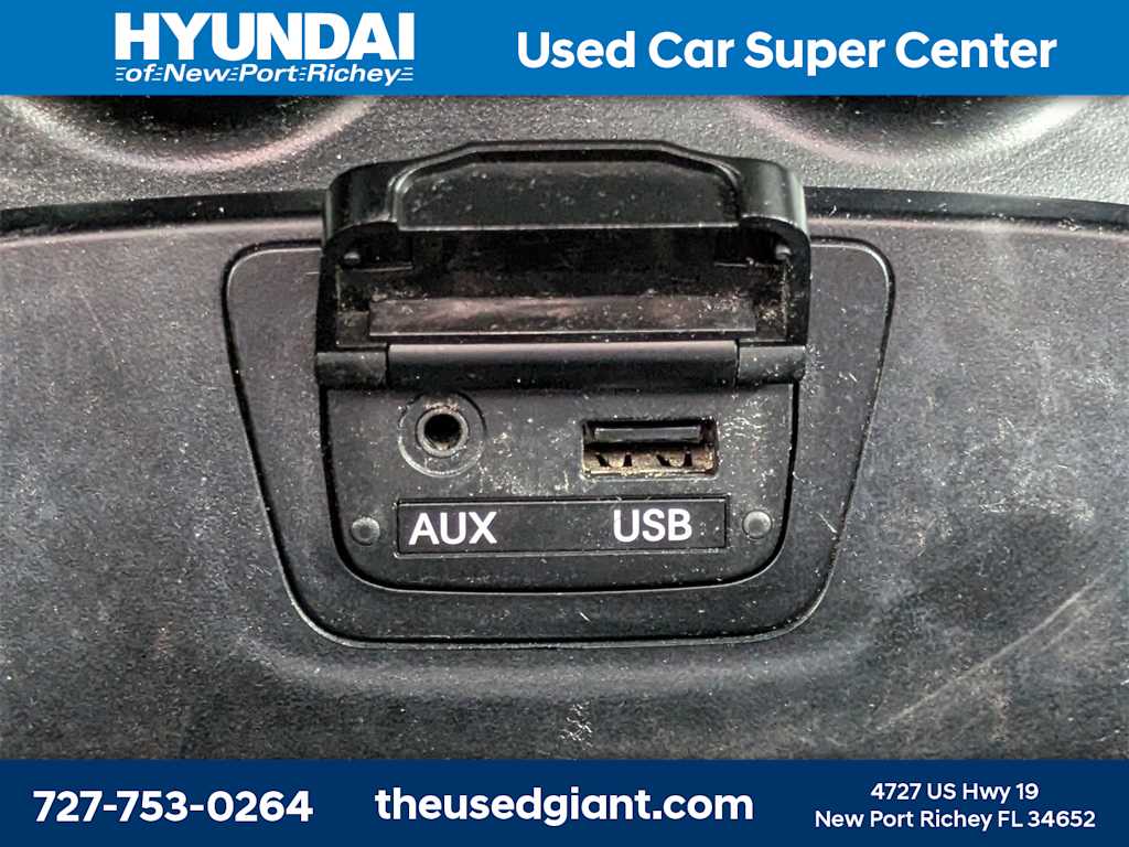 Thumbnail: 2013 Hyundai Santa Fe - 23