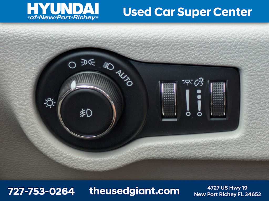 Thumbnail: 2017 Chrysler Pacifica - 39