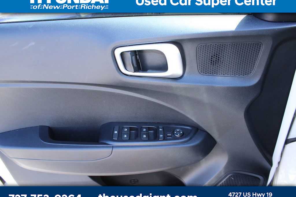 Thumbnail: 2023 Hyundai Venue - 9