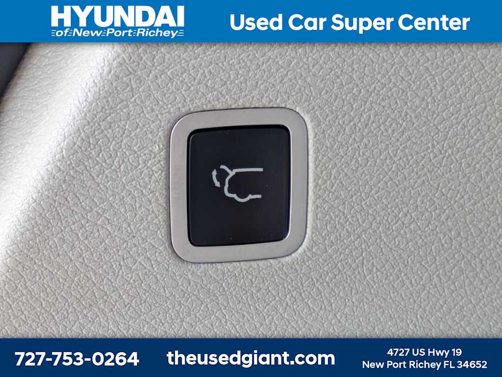 Thumbnail: 2017 Chrysler Pacifica - 13