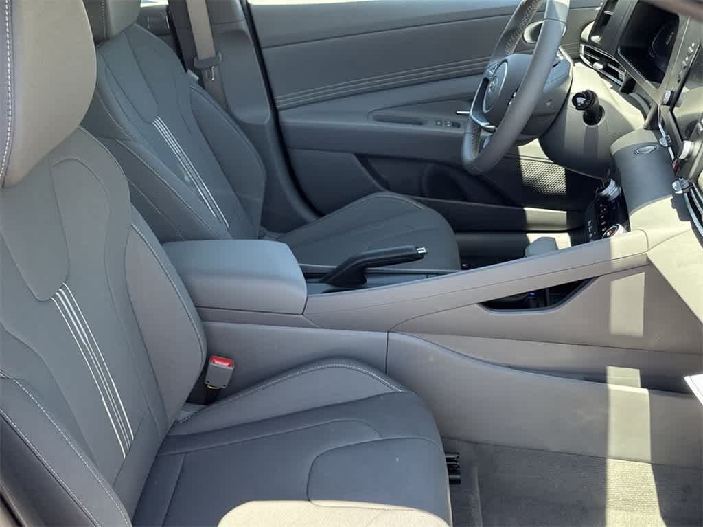 2025 Hyundai Elantra Sport 19