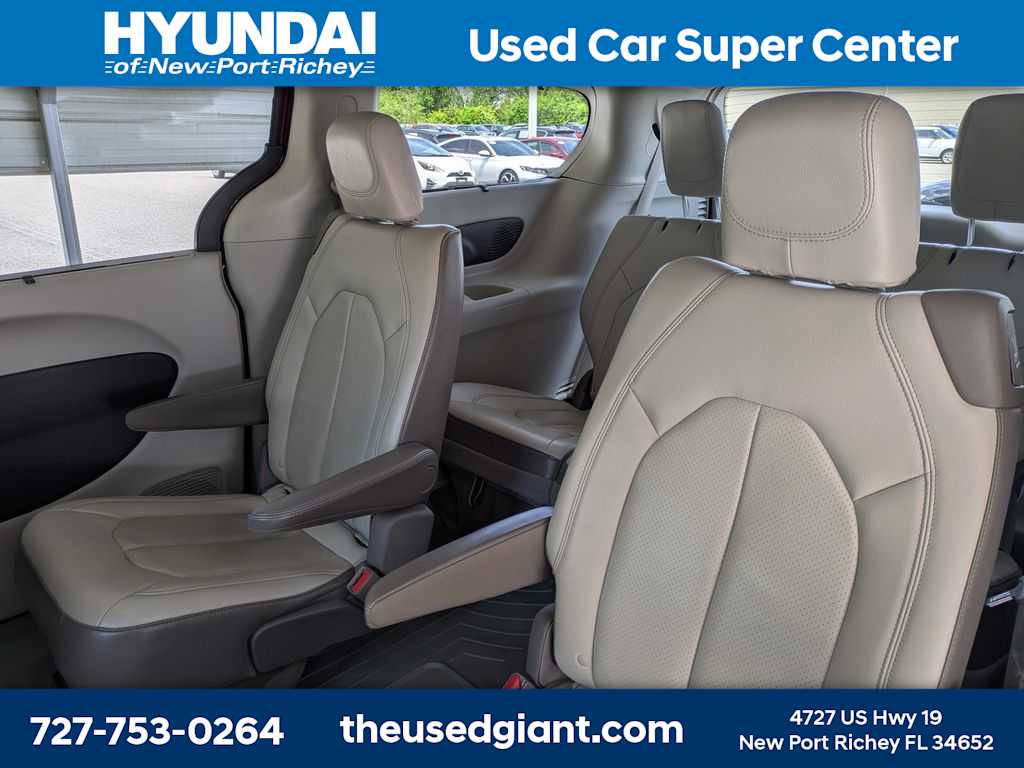 Thumbnail: 2017 Chrysler Pacifica - 18