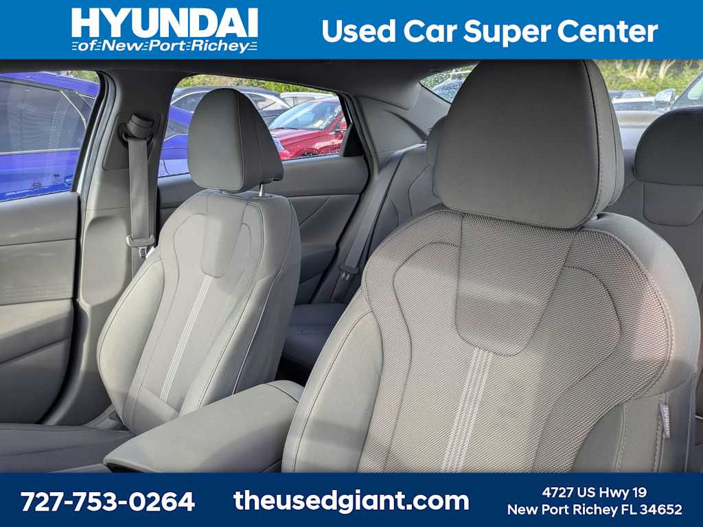 Thumbnail: 2022 Hyundai Elantra - 3
