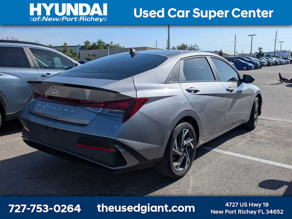 Thumbnail: 2025 Hyundai Elantra - 3