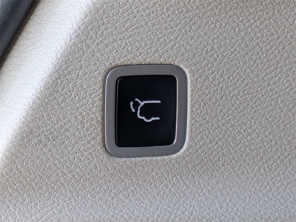 Thumbnail: 2021 Chrysler Voyager - 13