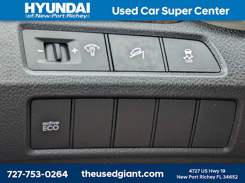Thumbnail: 2016 Hyundai Santa Fe - 25