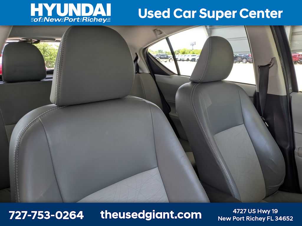 Thumbnail: 2012 Toyota Prius c - 6