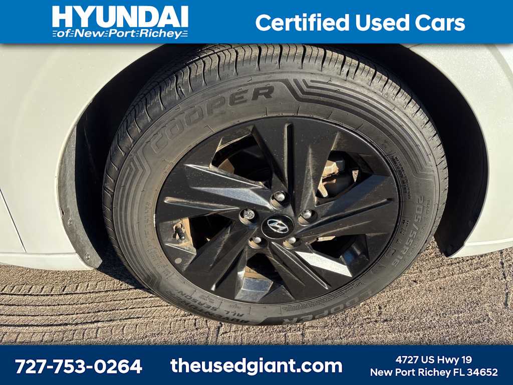 Thumbnail: 2022 Hyundai Elantra - 5