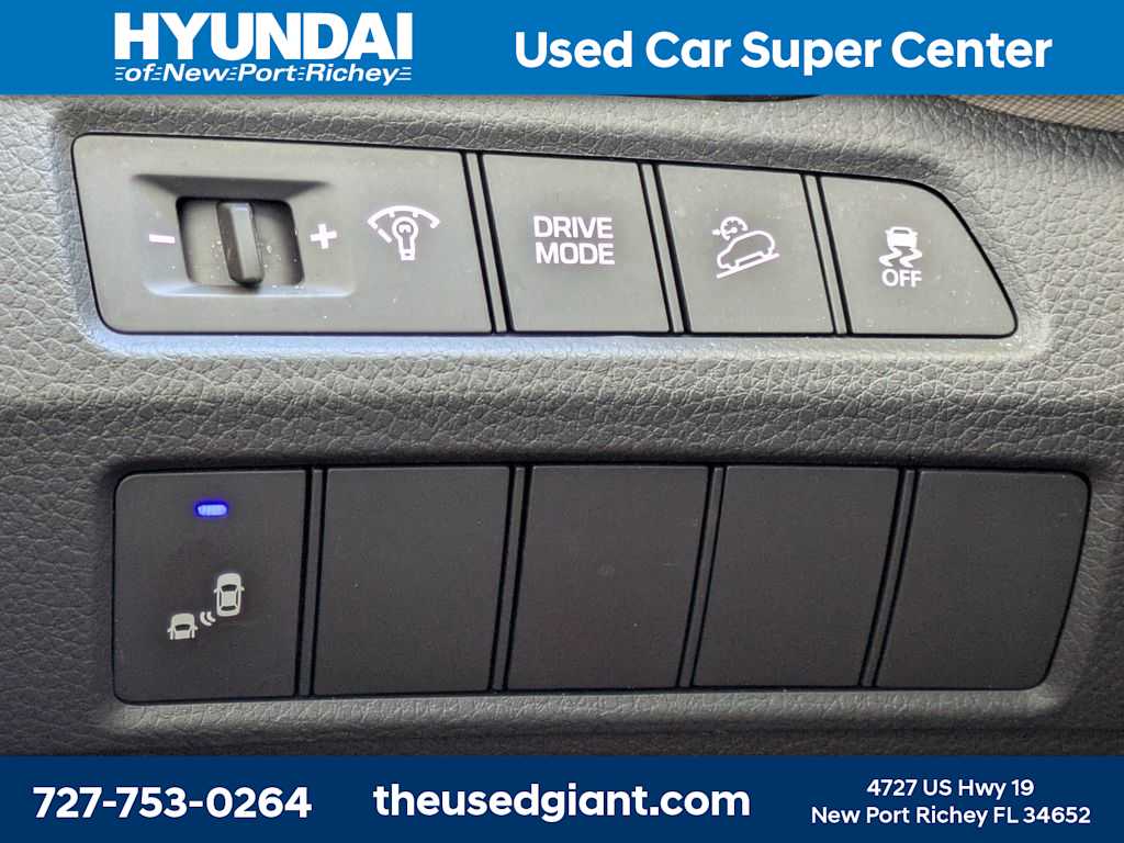 Thumbnail: 2017 Hyundai Santa Fe - 29
