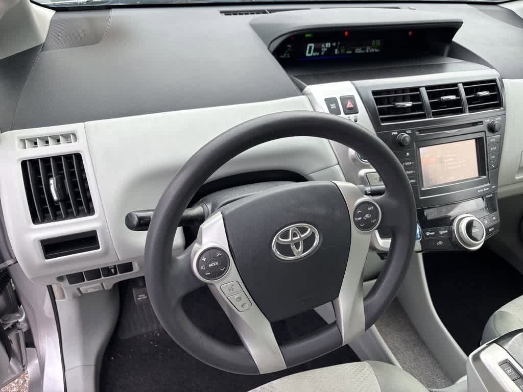 Thumbnail: 2013 Toyota Prius v - 12