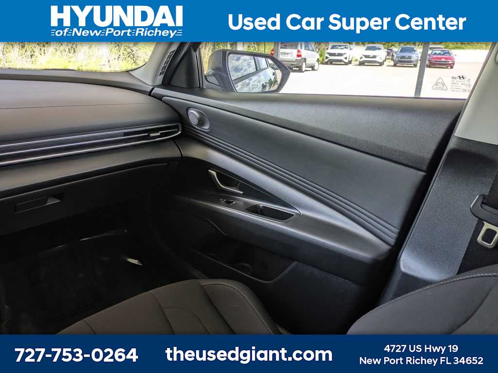 Thumbnail: 2022 Hyundai Elantra - 14