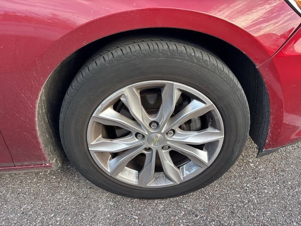 Thumbnail: 2020 Chevrolet Malibu - 5