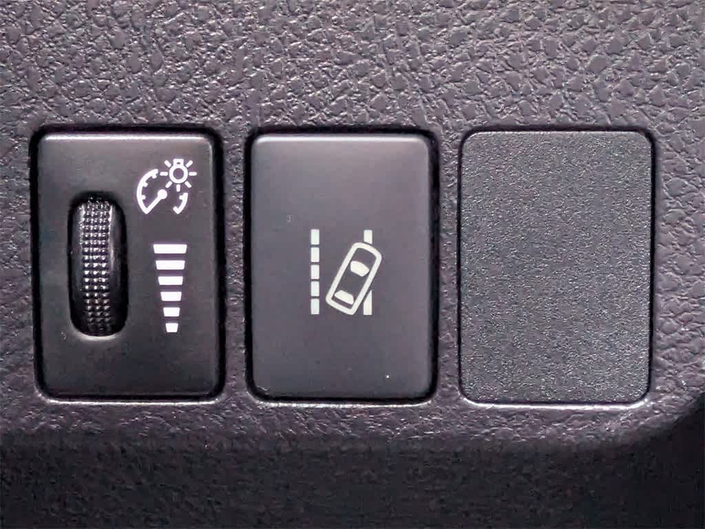 Thumbnail: 2018 Toyota RAV4 - 23