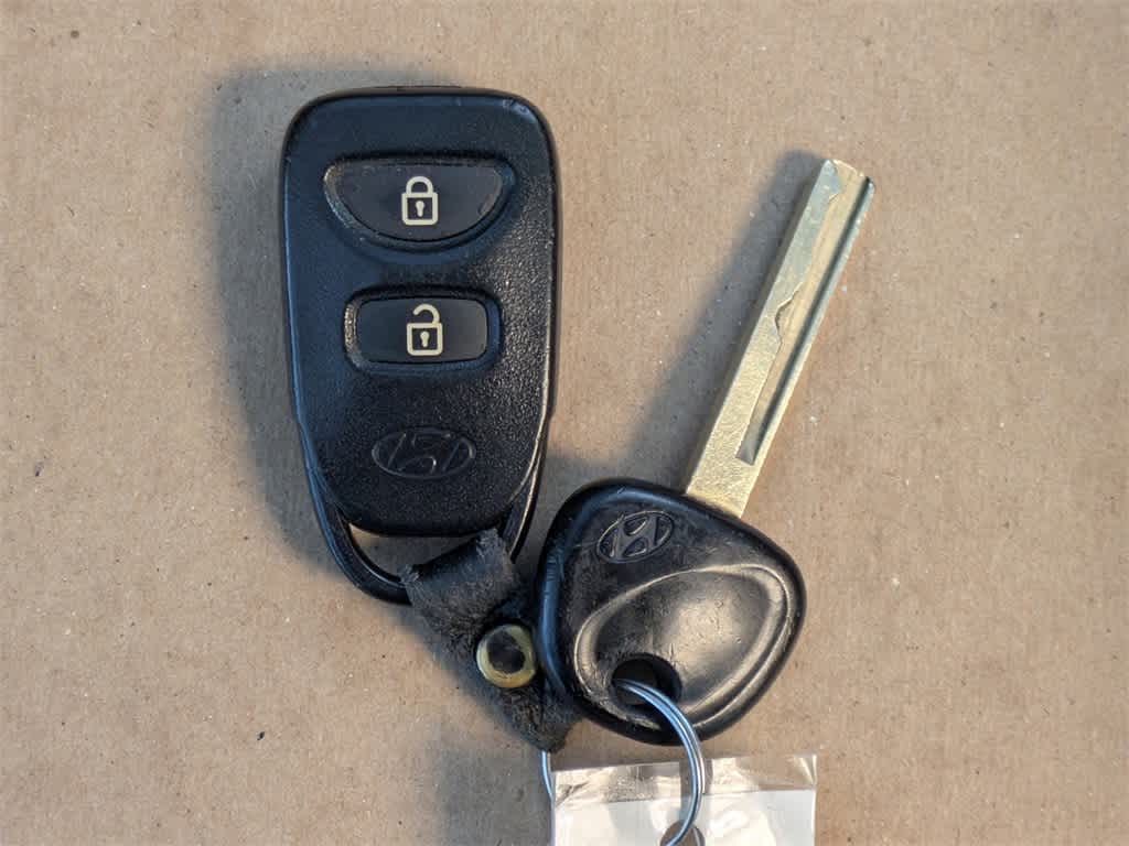 Thumbnail: 2012 Hyundai Accent - 28