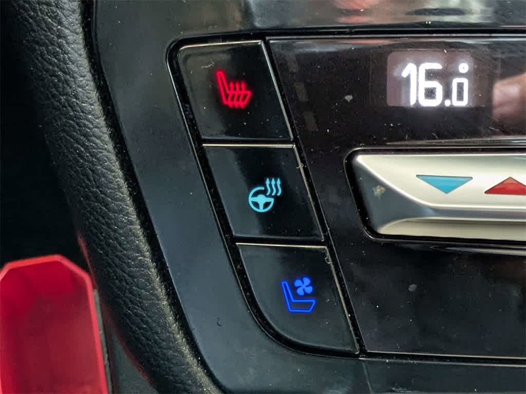 Thumbnail: 2021 Ford Explorer - 32