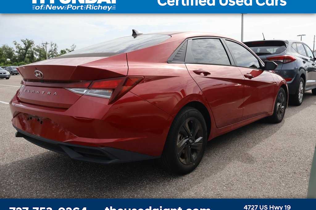 2021 Hyundai Elantra SEL 3