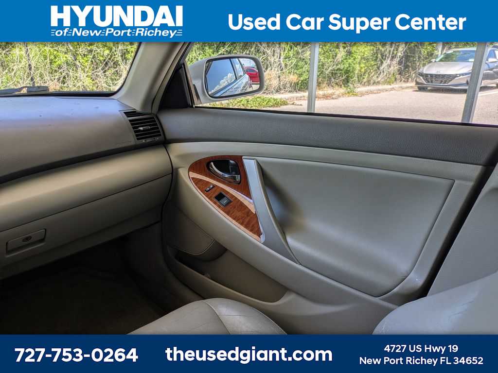 Thumbnail: 2011 Toyota Camry - 18
