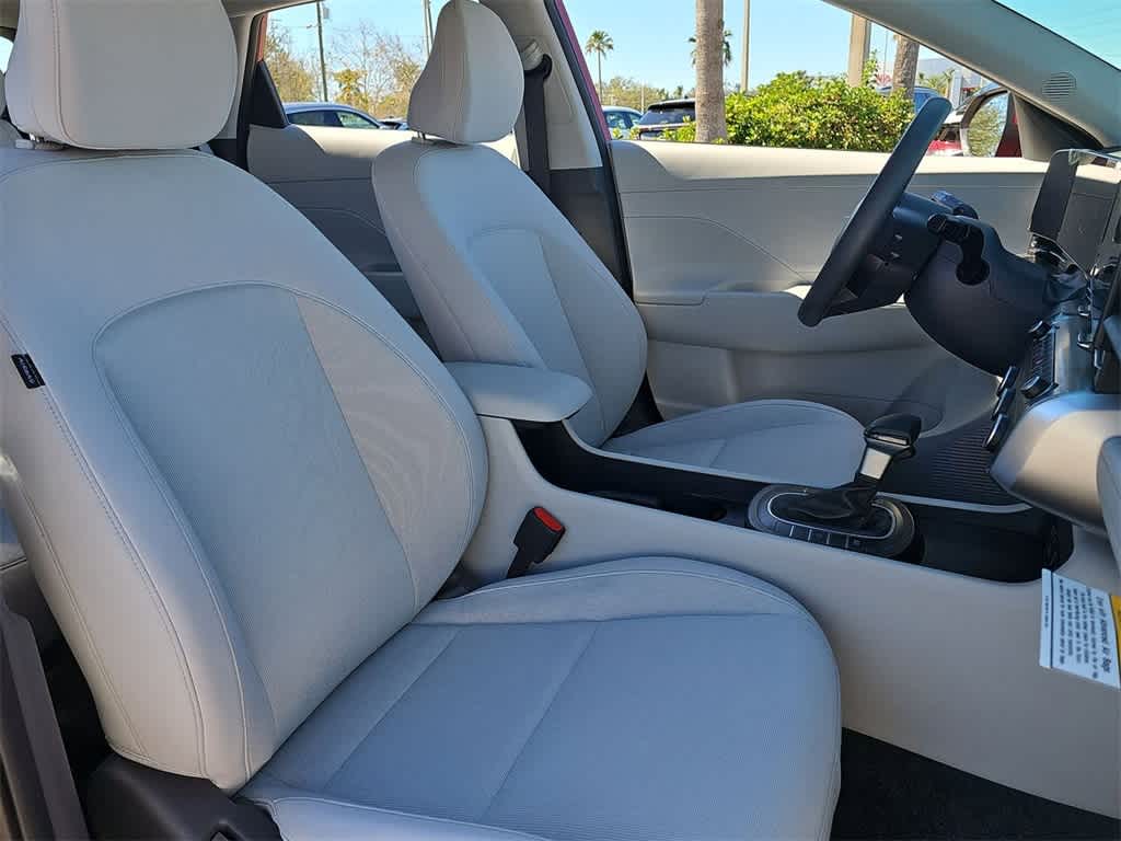 2025 Hyundai Kona SE 19