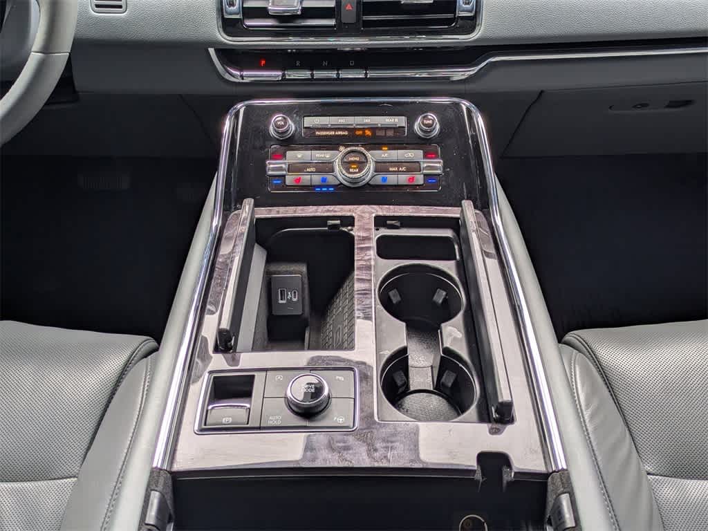 Thumbnail: 2020 Lincoln Navigator - 28