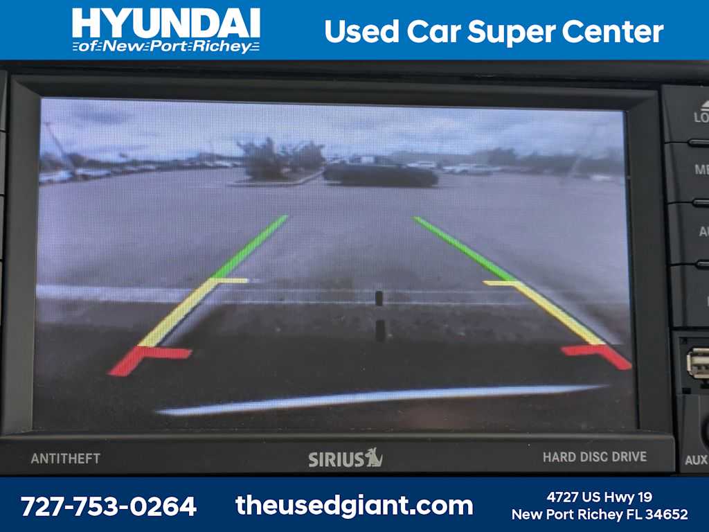 Thumbnail: 2015 Chrysler Town & Country - 29