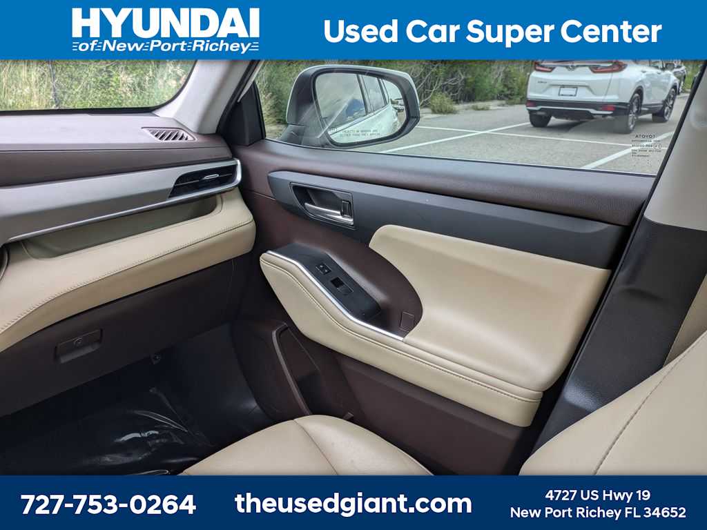 Thumbnail: 2021 Toyota Highlander - 23