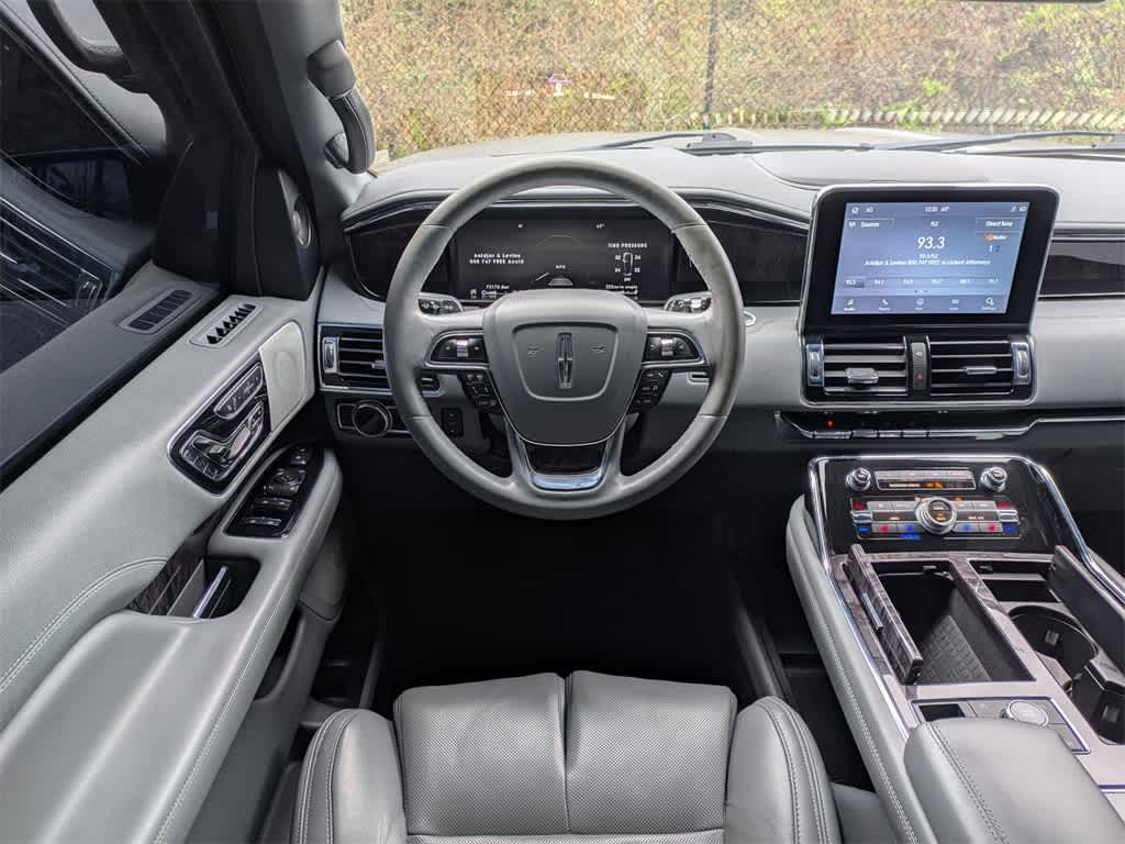 Thumbnail: 2020 Lincoln Navigator - 25