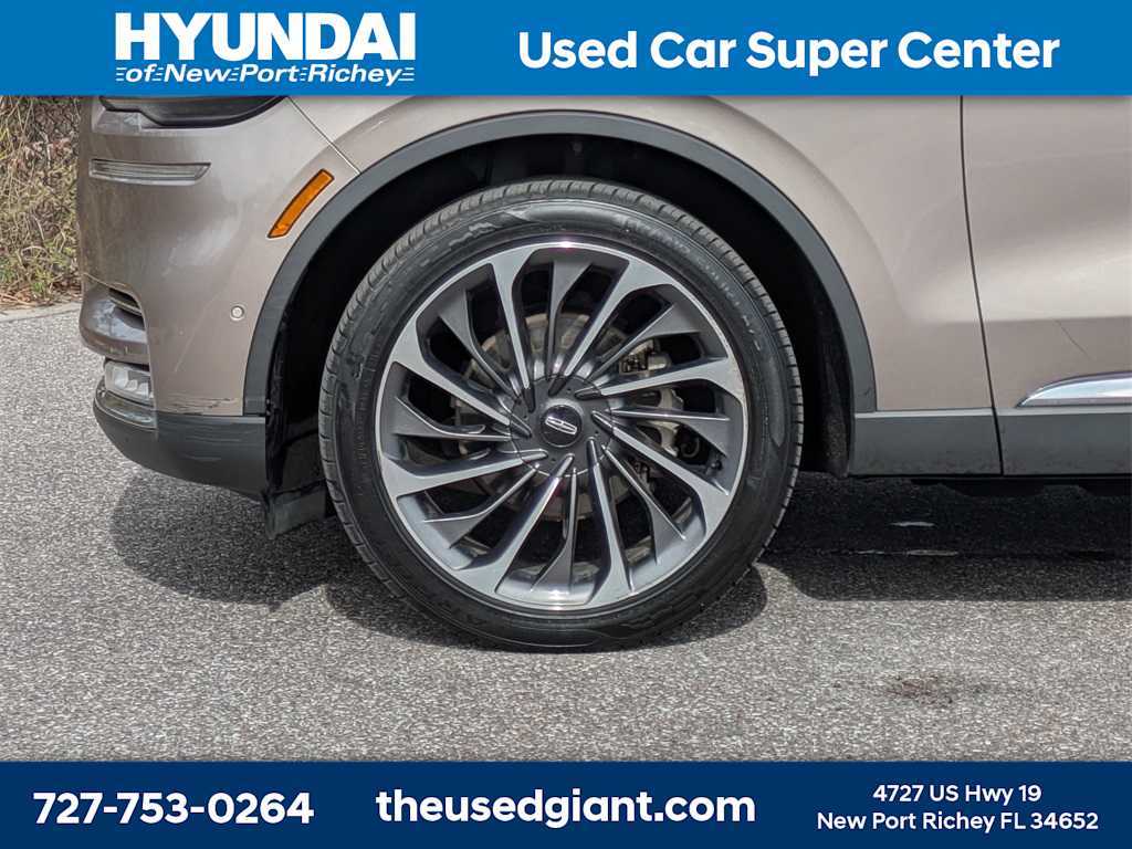 Thumbnail: 2021 Lincoln Aviator - 10