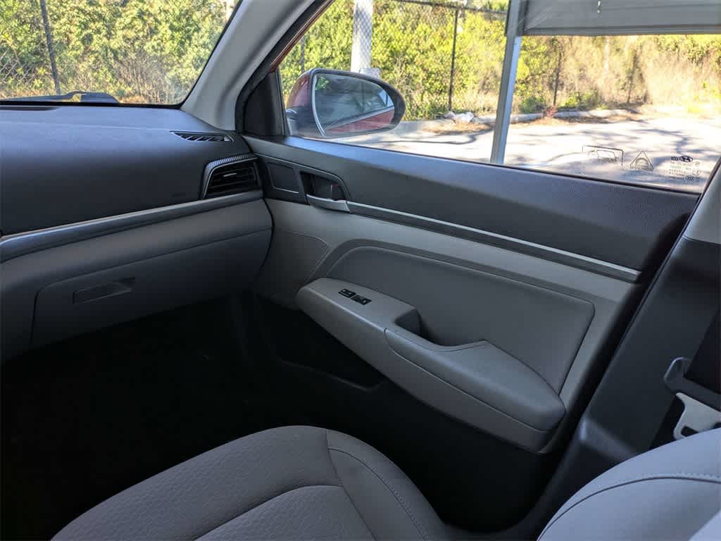 Thumbnail: 2020 Hyundai Elantra - 16