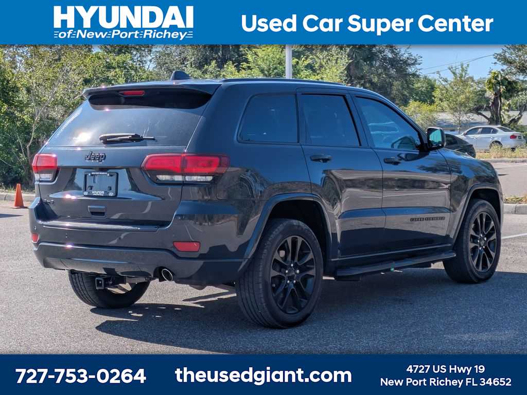 Thumbnail: 2017 Jeep Grand Cherokee - 5