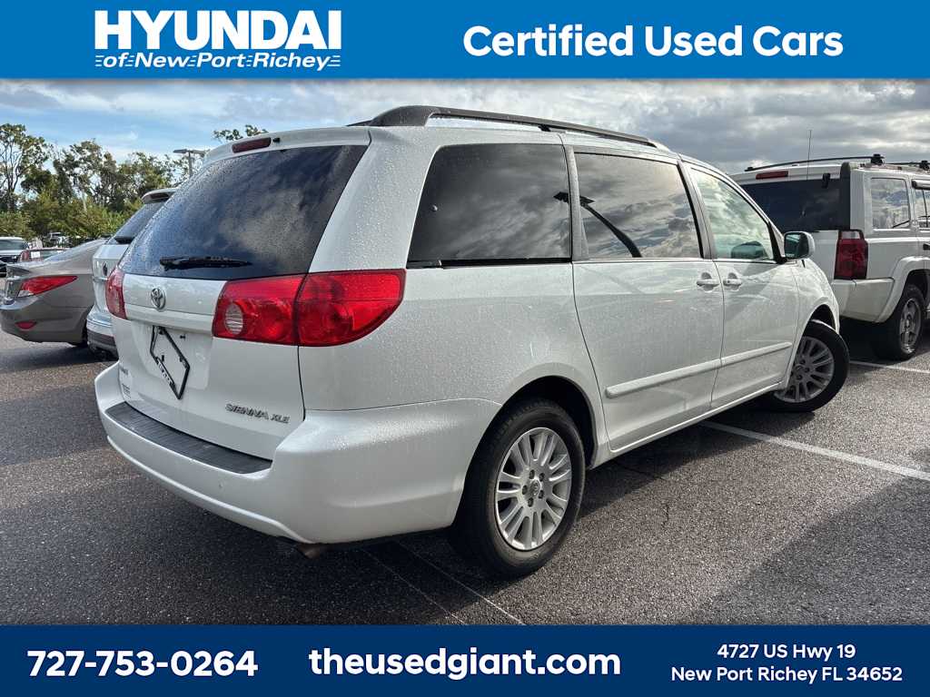 Thumbnail: 2009 Toyota Sienna - 3