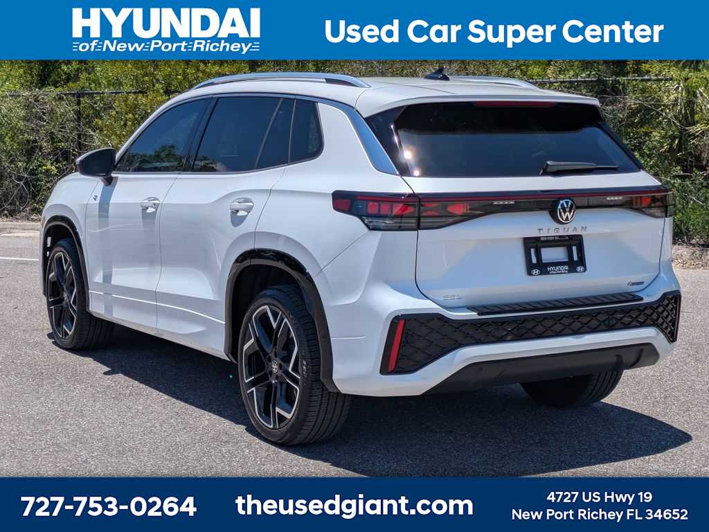 Thumbnail: 2025 Volkswagen Tiguan - 3