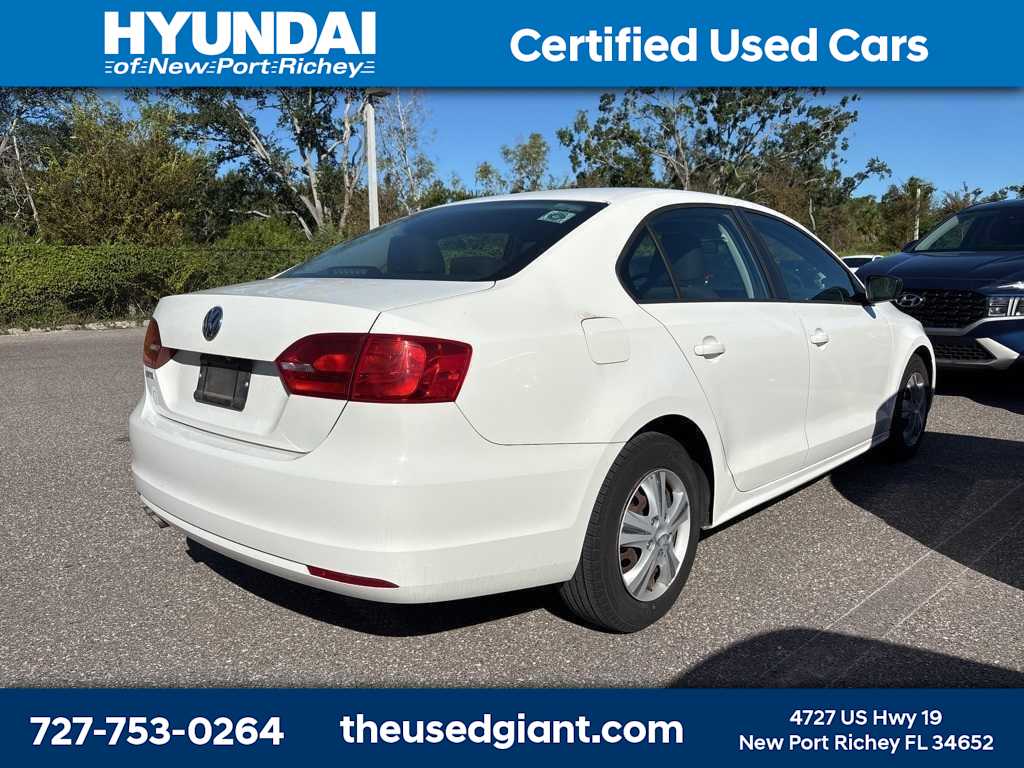 Thumbnail: 2013 Volkswagen Jetta - 3