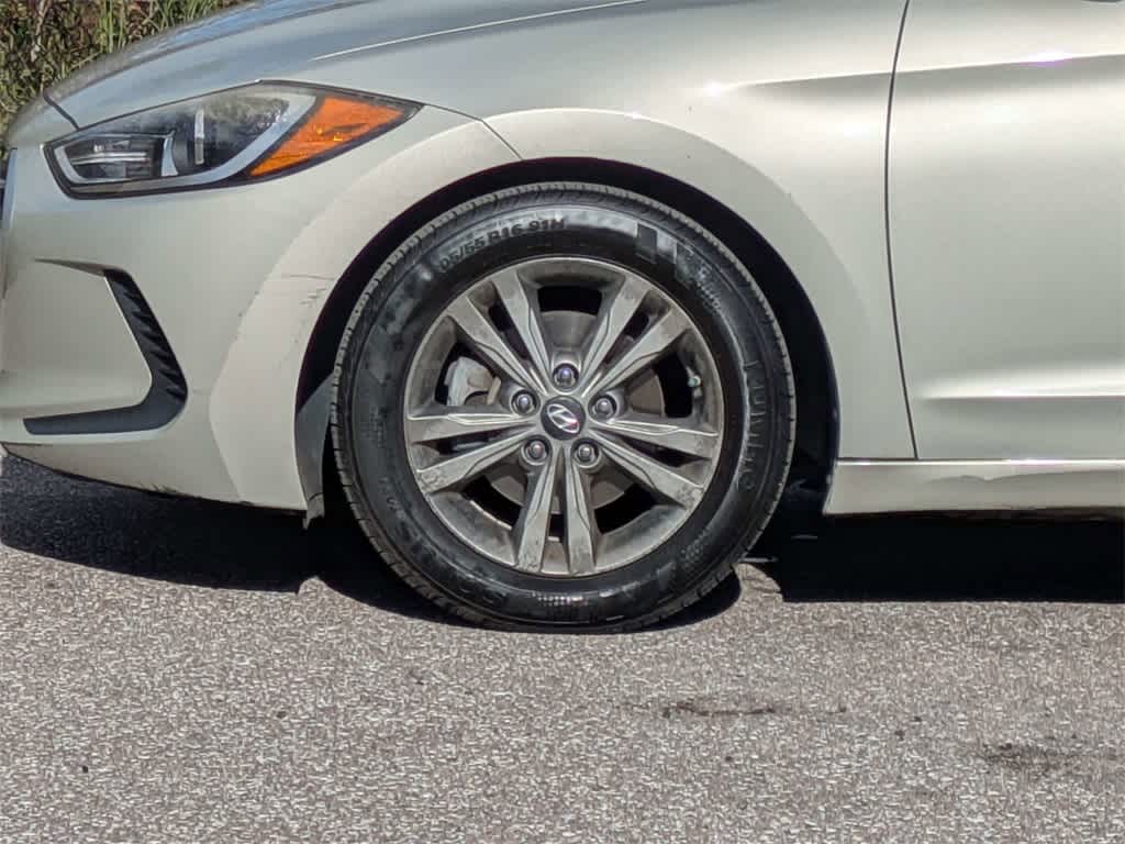 Thumbnail: 2017 Hyundai Elantra - 10