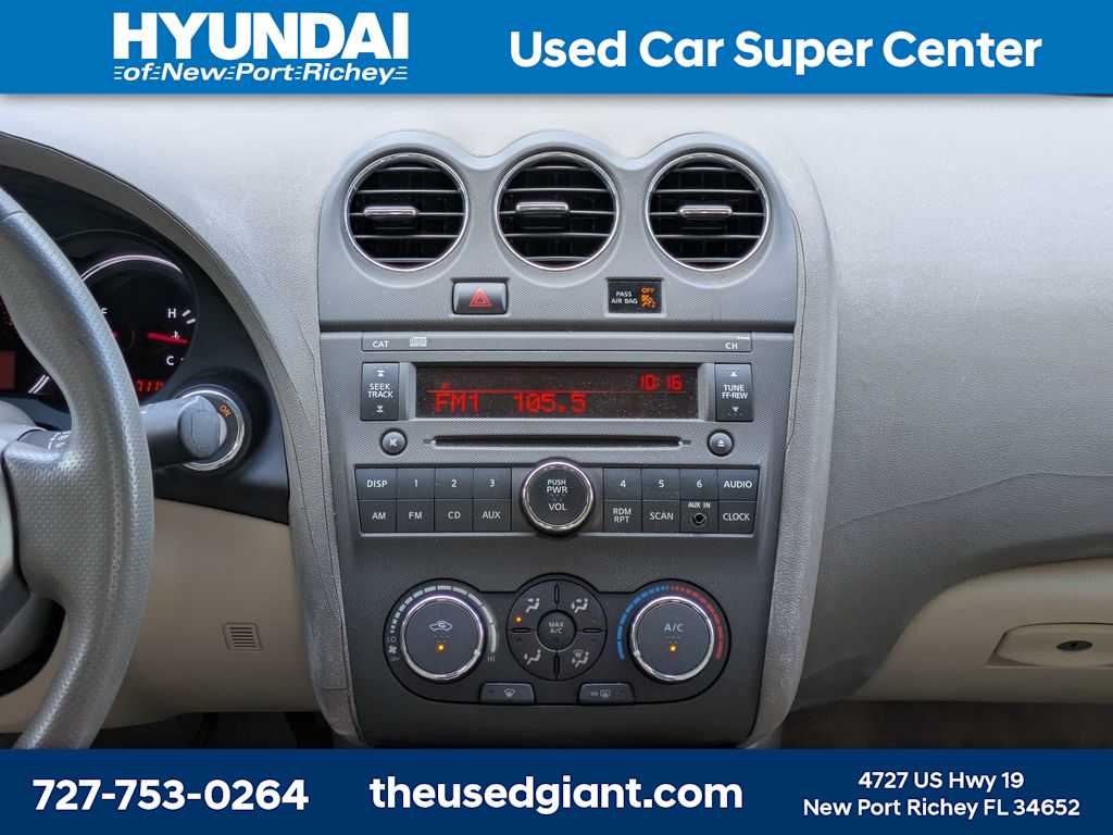 Thumbnail: 2011 Nissan Altima - 18