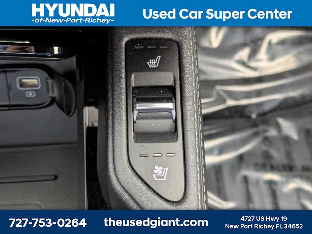 Thumbnail: 2021 Kia Telluride - 32