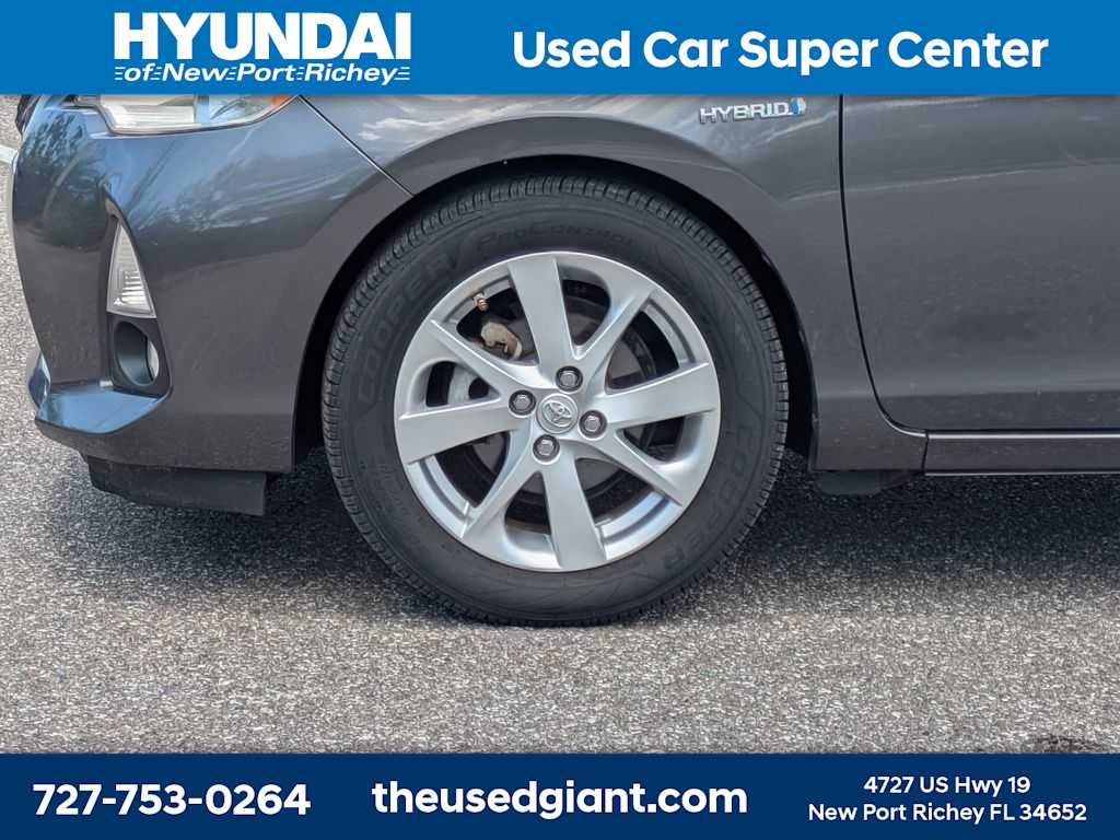 Thumbnail: 2012 Toyota Prius c - 10