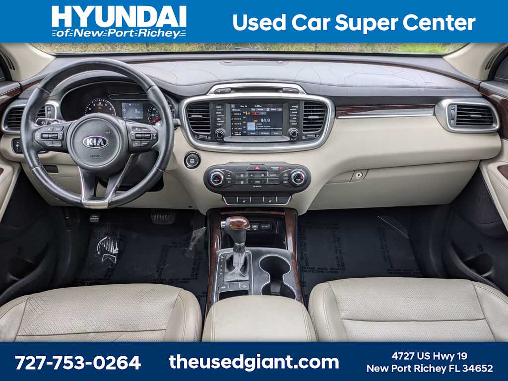 Thumbnail: 2017 Kia Sorento - 17