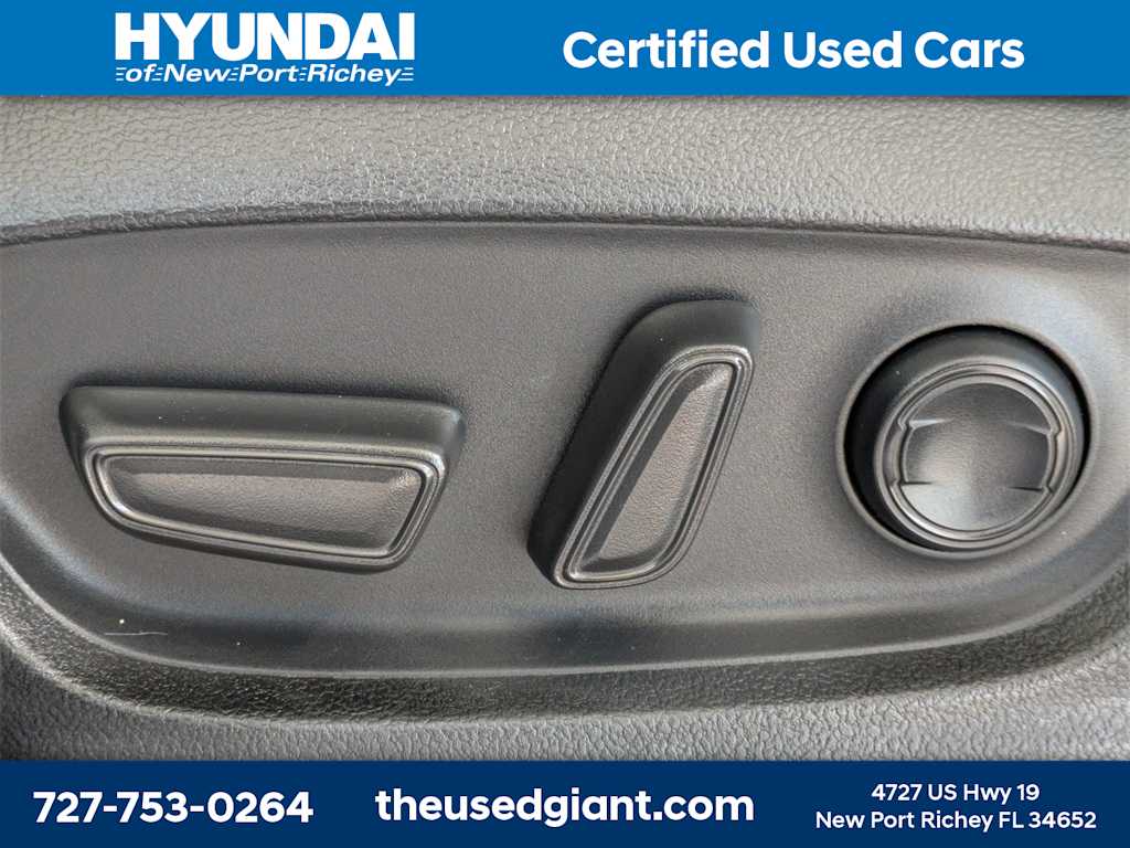 Thumbnail: 2022 Toyota Camry - 21