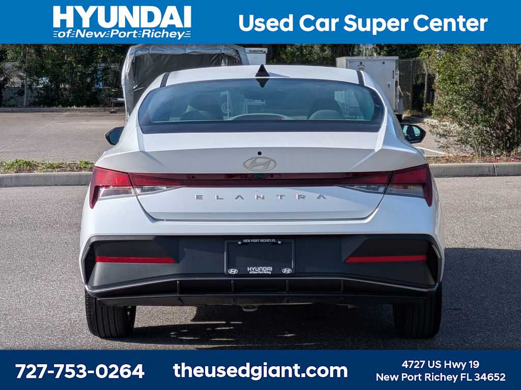 Thumbnail: 2024 Hyundai Elantra - 4