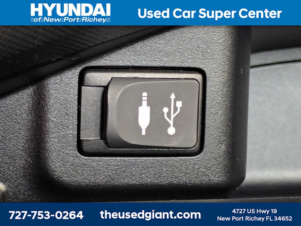 Thumbnail: 2012 Toyota Prius c - 24