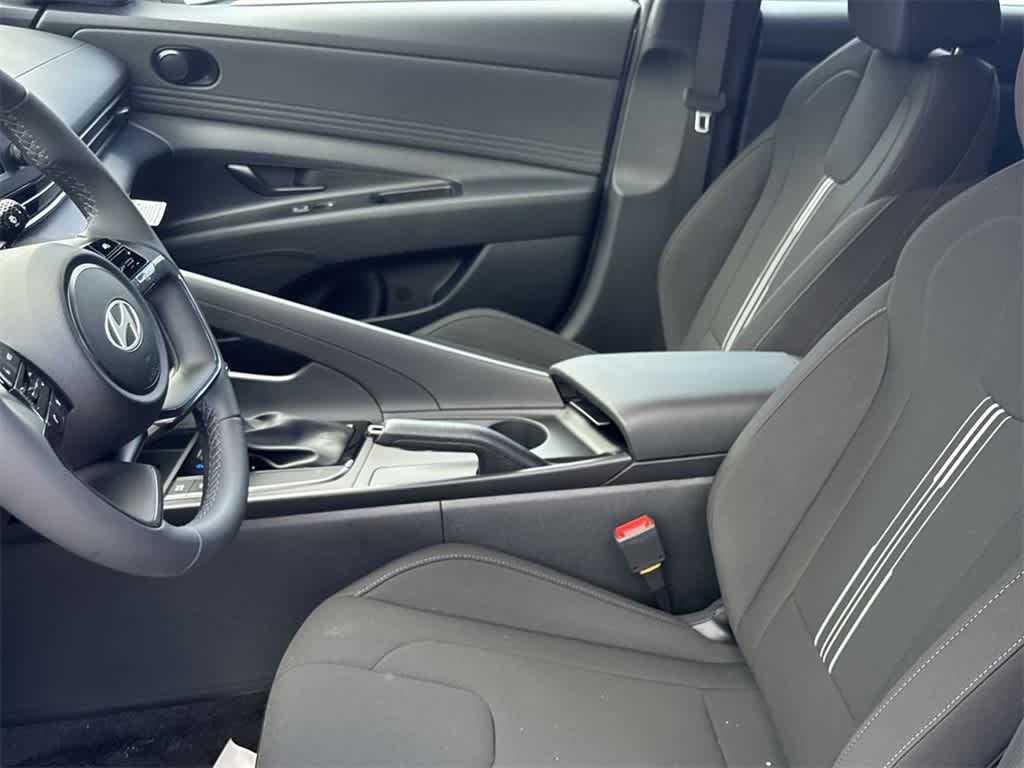 Thumbnail: 2025 Hyundai Elantra - 15