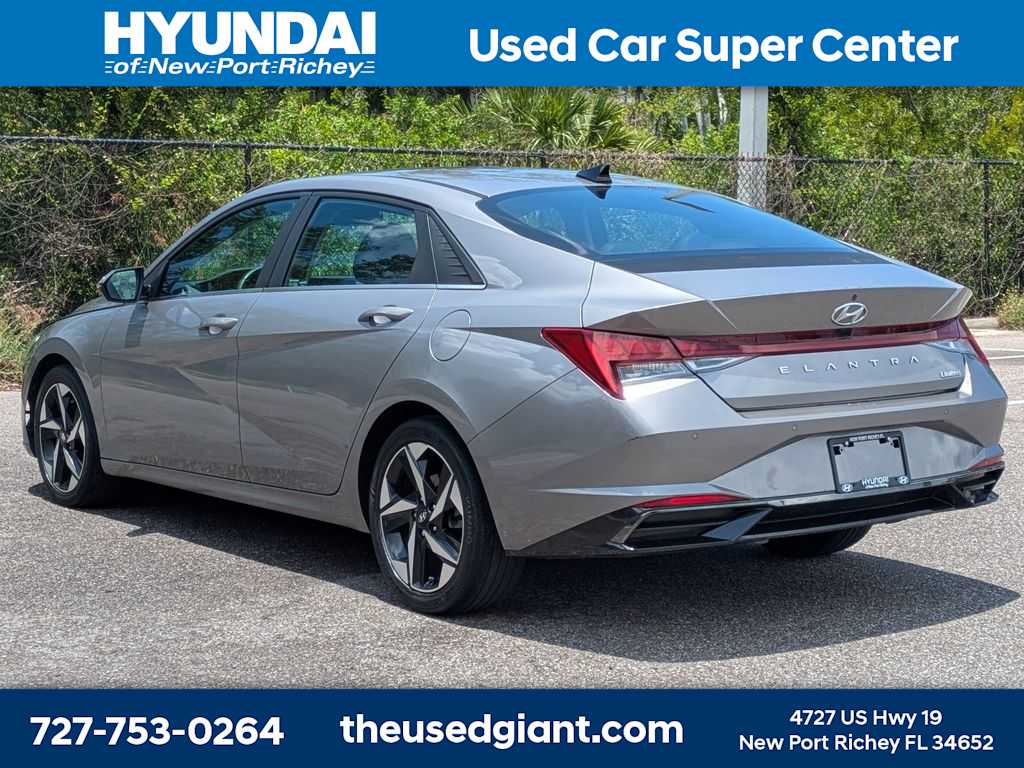 Thumbnail: 2022 Hyundai Elantra - 3
