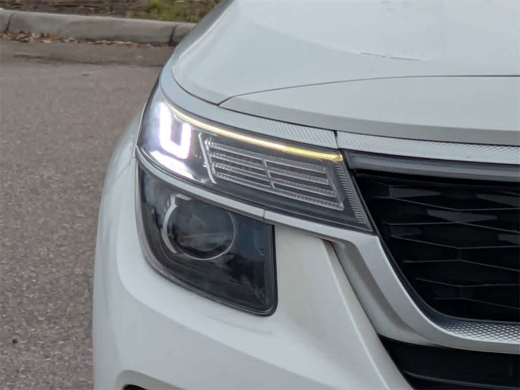 Thumbnail: 2022 Kia Seltos - 9